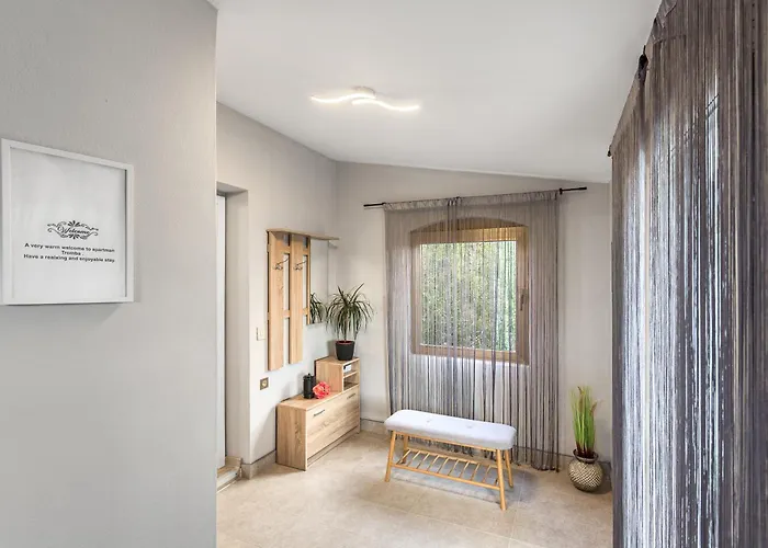 Apartman Tromba Near The Sea Sisan