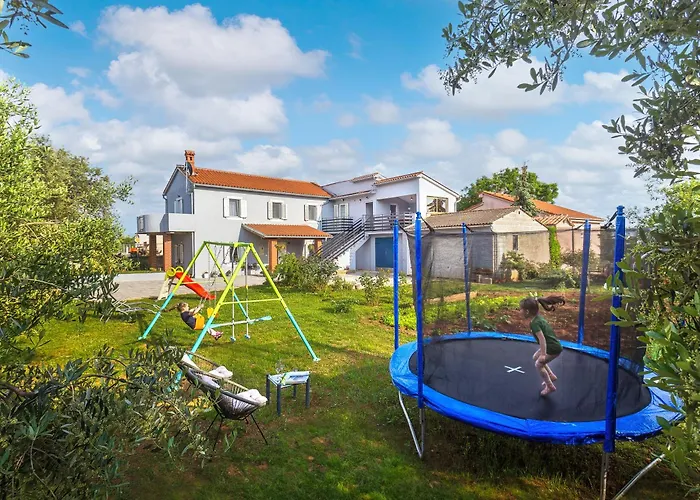 Apartman Tromba Near The Sea Sisan